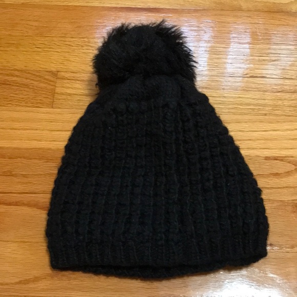 Kyi Kyi Canada Womens Black Faux Fur Pom Pom Knit Beanie Hat - Picture 3 of 7